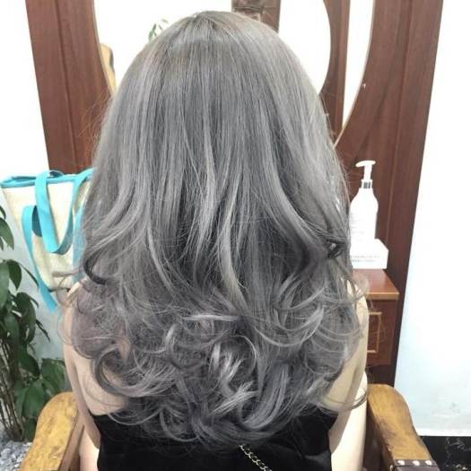 Từ tông màu xám của Tuýp Kem Nhuộm Màu Xám Shallow Gray Color 8/11 Collagen Nhật Bản sẽ khiến bạn trông trẻ trung và hiện đại hơn. Đừng bỏ lỡ cơ hội để khám phá những điều thú vị về sản phẩm này. Nhấn vào hình để tìm hiểu thêm!