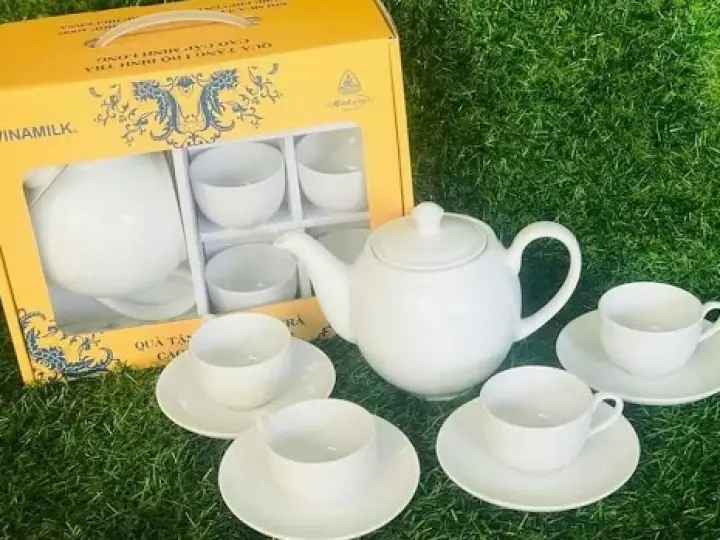 Bộ Tách Trà gốm sứ Minh Long – Qùa khuyến Mãi Vinamilk (1 Bình 0.7L , 4 tách 0.1L , 4 dĩa lót 11cm) – Minh Long I – top1shop