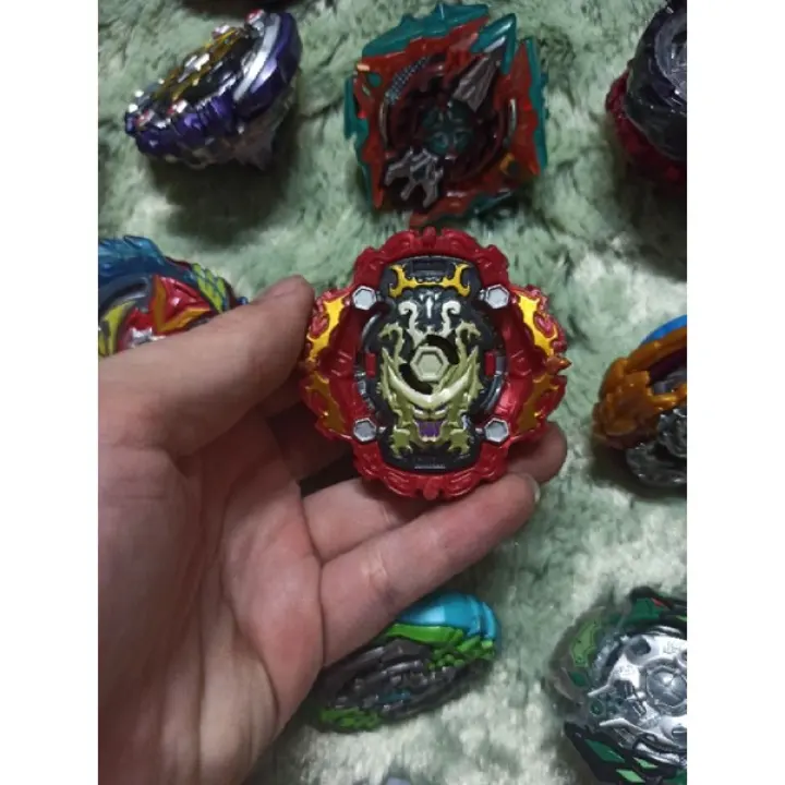 con quay và phóng quay beyblade hasbro
