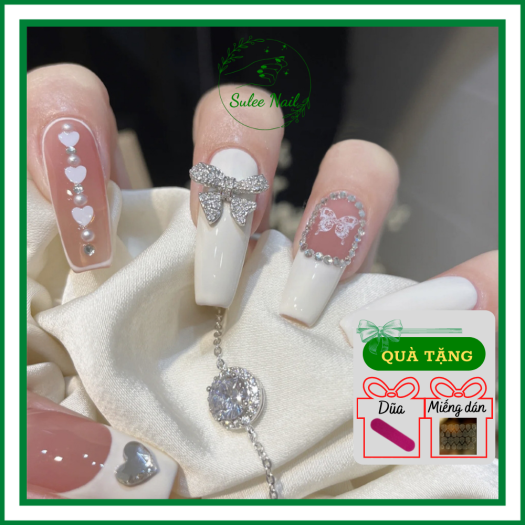 Phụ kiện nail nơ 2024: Chúng tôi mang đến cho bạn các phụ kiện nail nơ đẹp mắt nhất. Với sự kết hợp của màu sắc độc đáo và hoạ tiết cầu kỳ, chúng tôi hy vọng sẽ khiến cho tay bạn thêm phần tinh tế và quyến rũ.