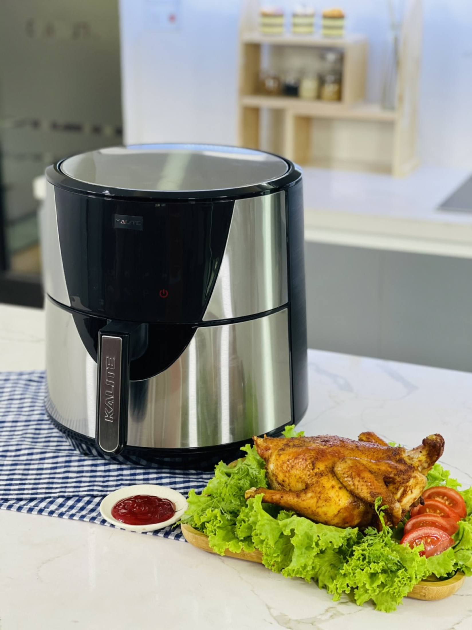 Nồi chiên không dầu và món bò cuộn nấm kim châm
